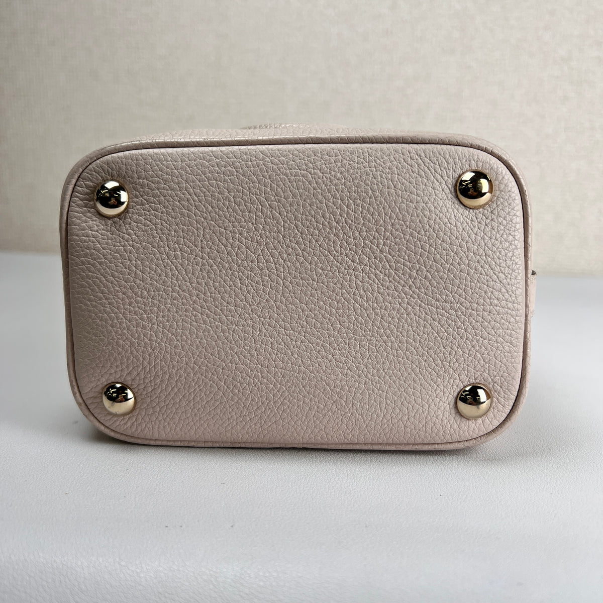 Ferragamo White Shoulder Bags A-17784