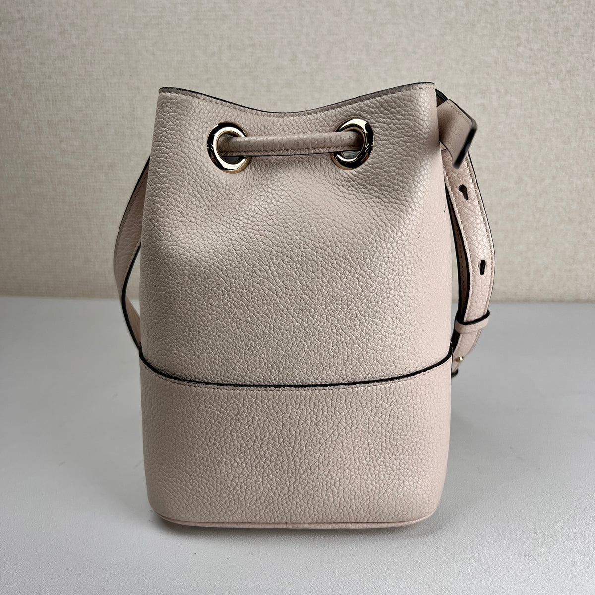 Ferragamo White Shoulder Bags A-17784