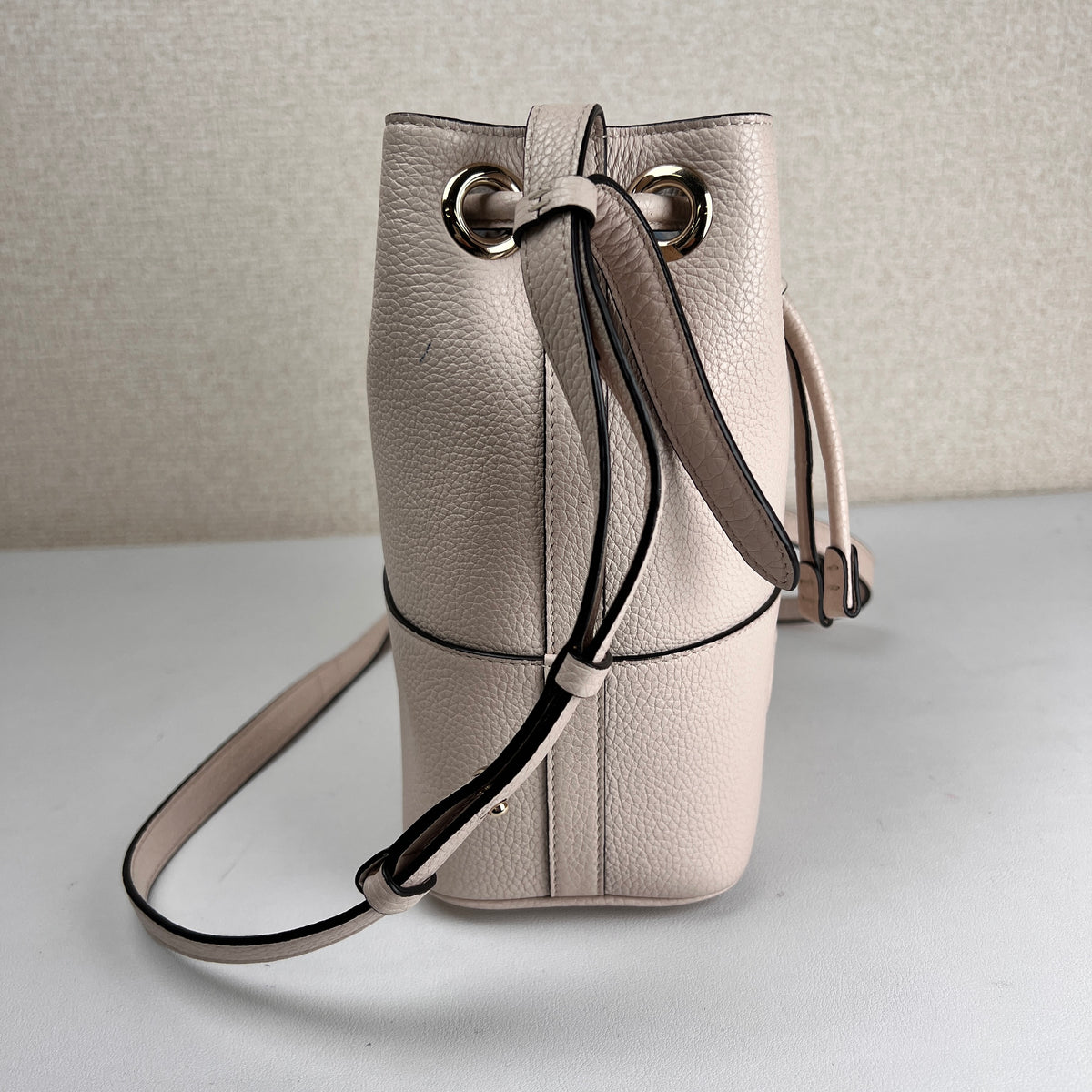 Ferragamo White Shoulder Bags A-17784