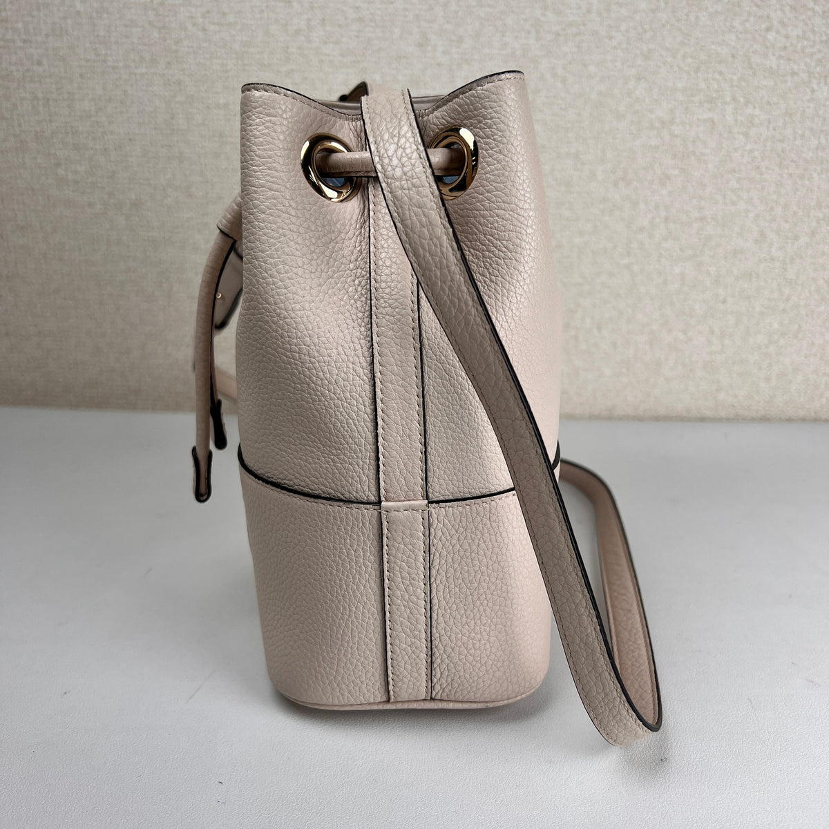 Ferragamo White Shoulder Bags A-17784
