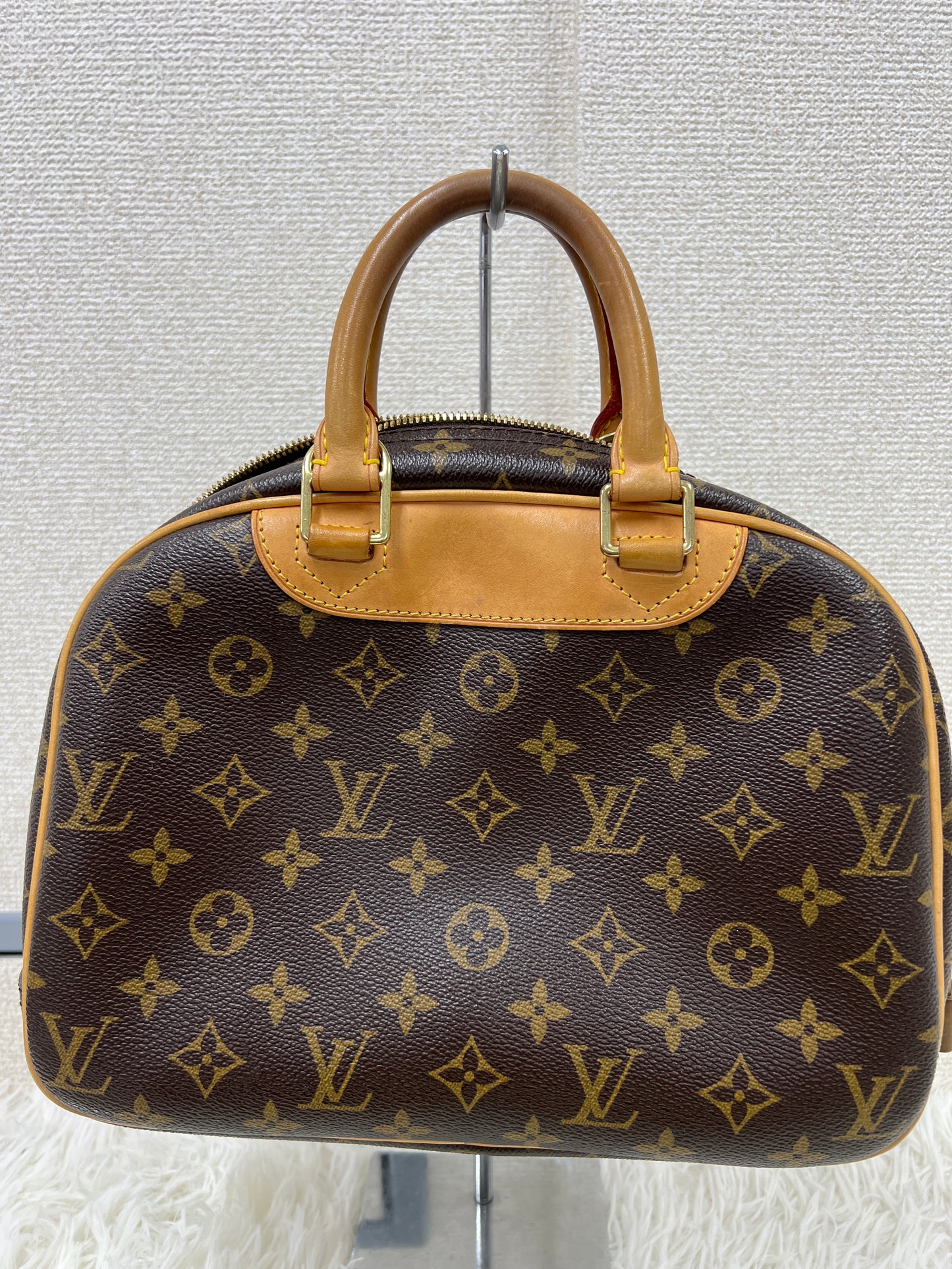 Louis Vuitton Brown Handle Bags A-17793