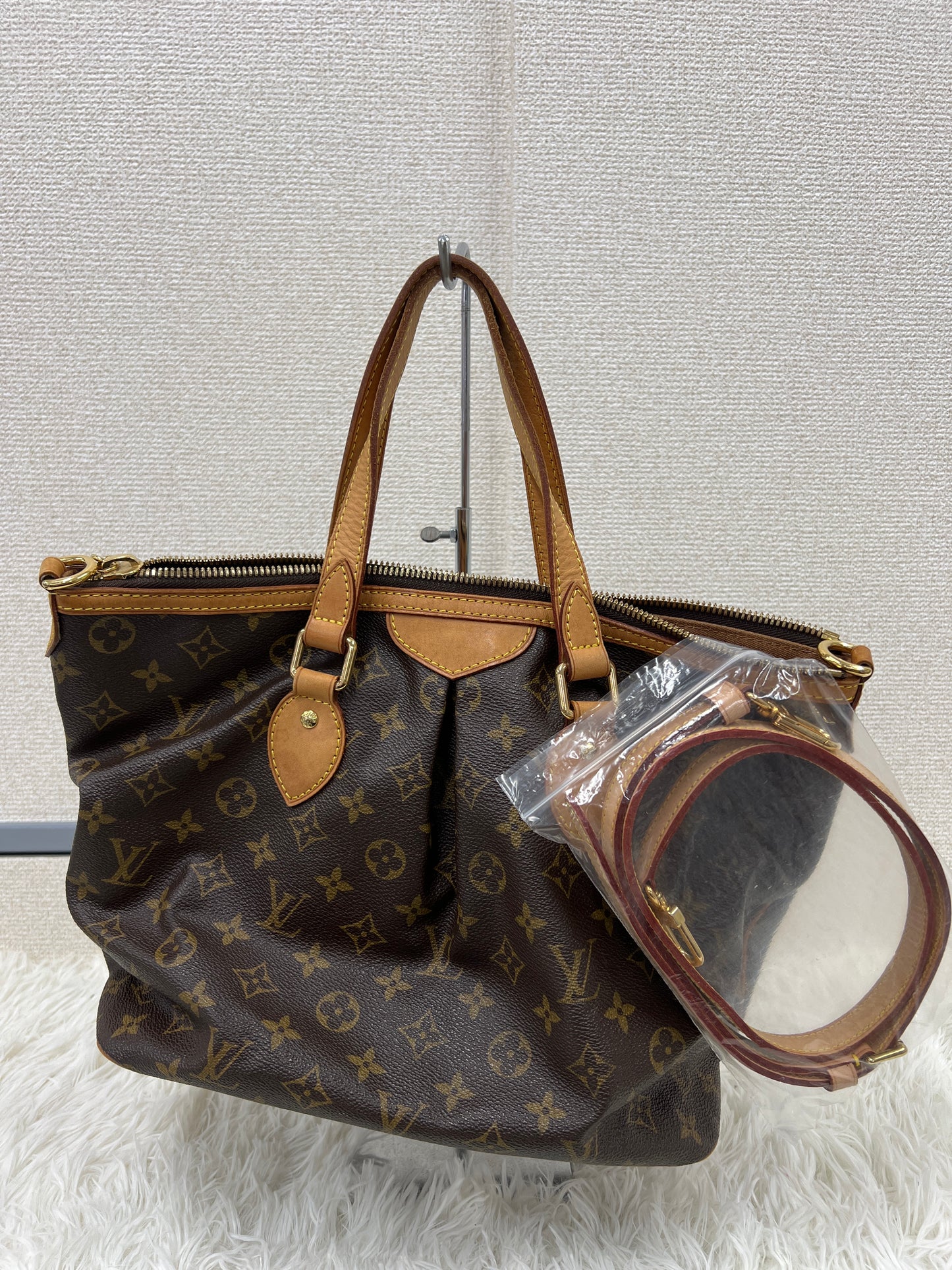 Louis Vuitton Brown Handle Bags A-17797