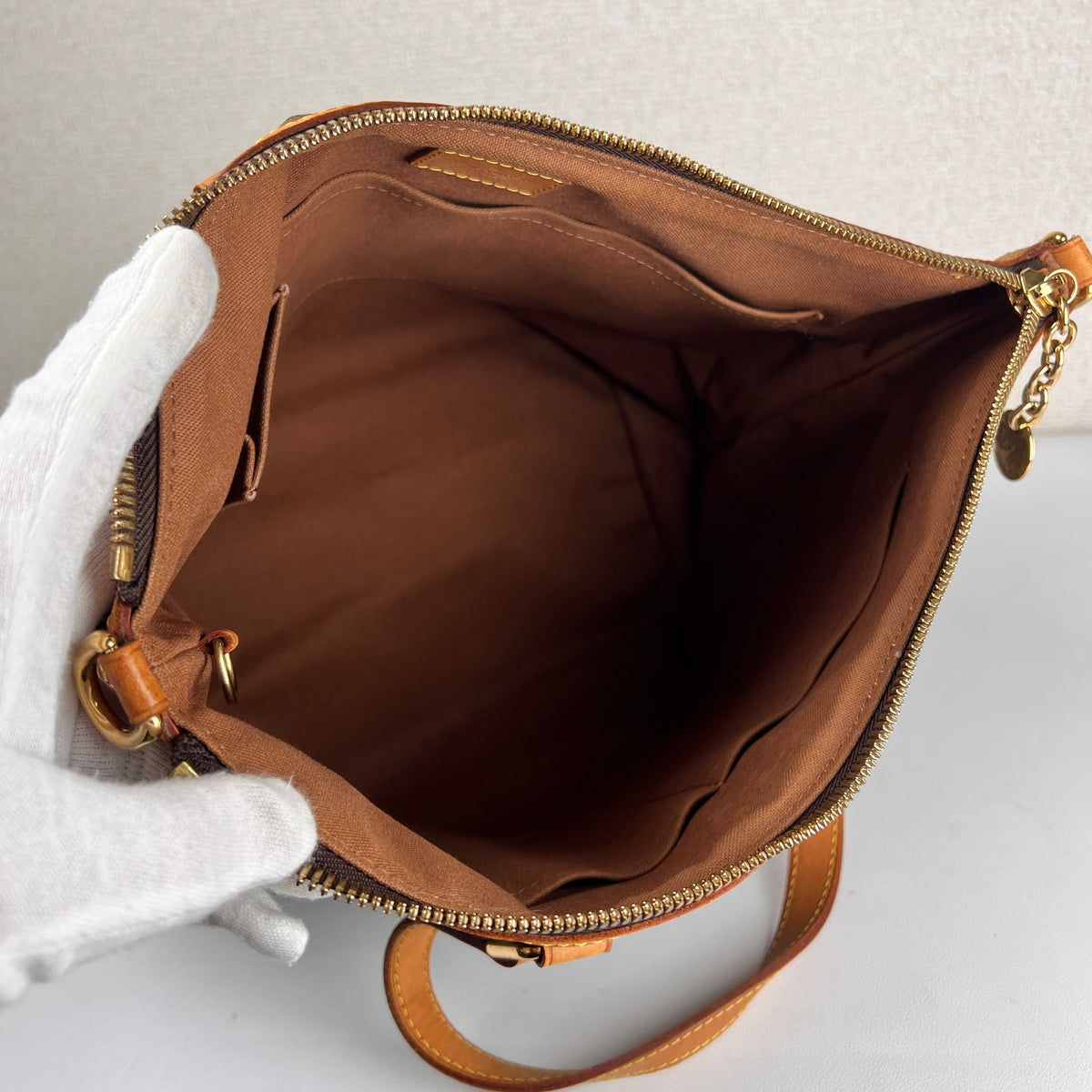 Louis Vuitton Brown Handle Bags A-17797