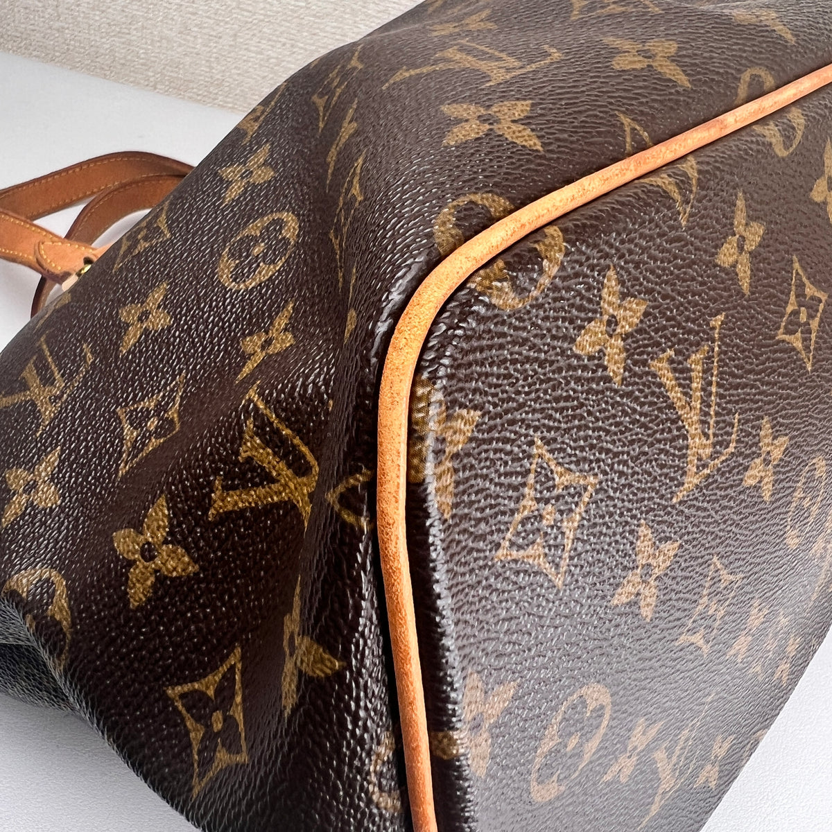 Louis Vuitton Brown Handle Bags A-17797