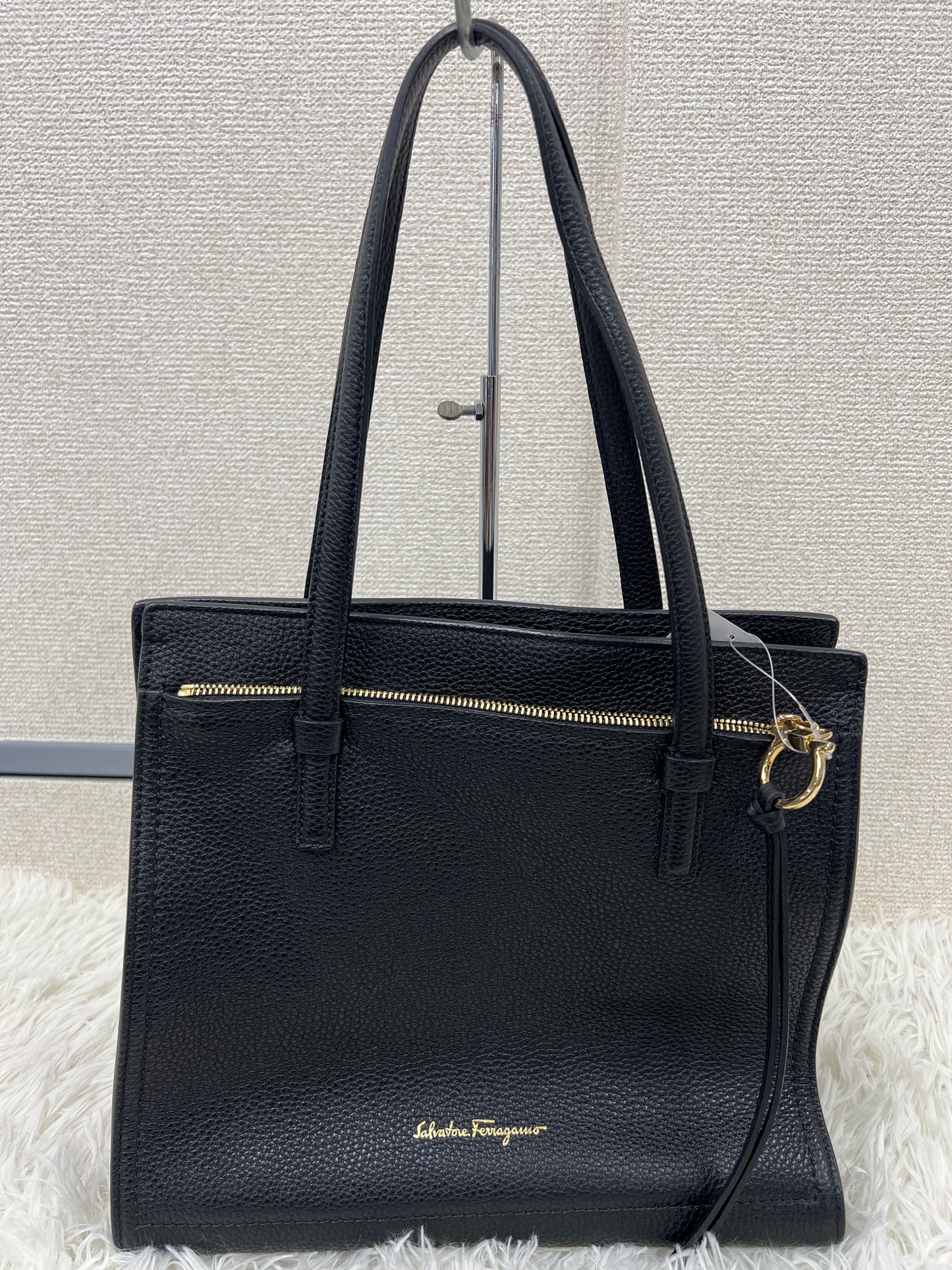 Ferragamo Black Tote Bags A-17802