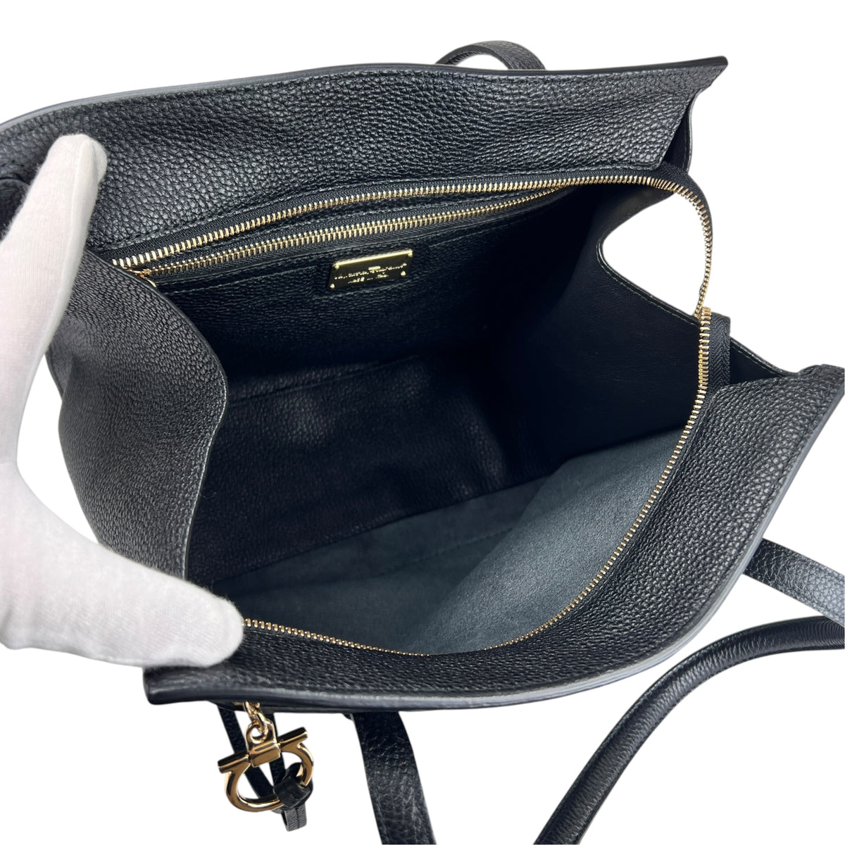 Ferragamo Black Tote Bags A-17802