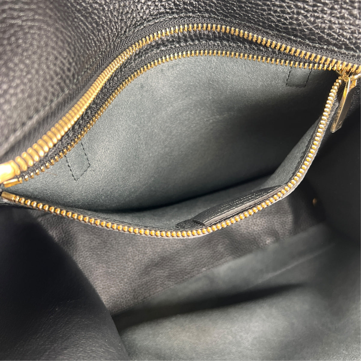 Ferragamo Black Tote Bags A-17802
