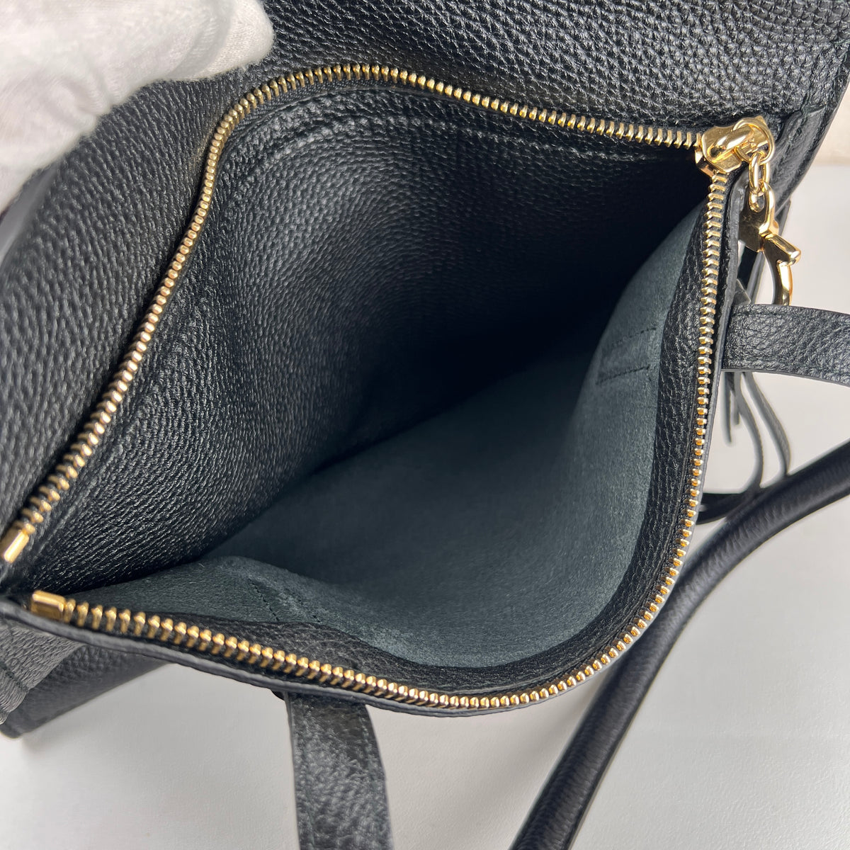 Ferragamo Black Tote Bags A-17802