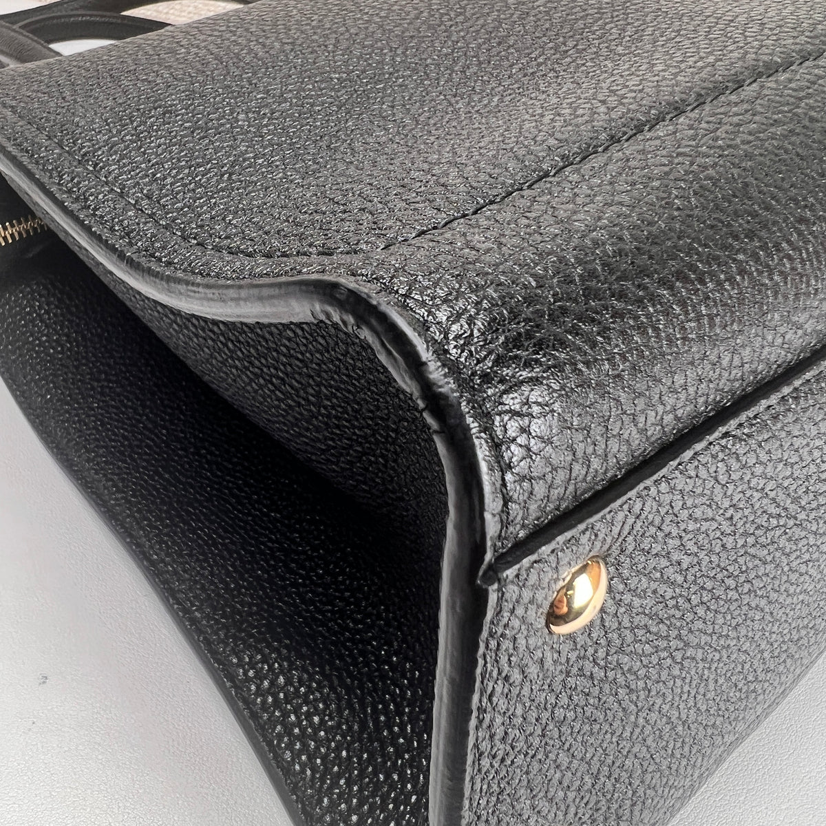 Ferragamo Black Tote Bags A-17802