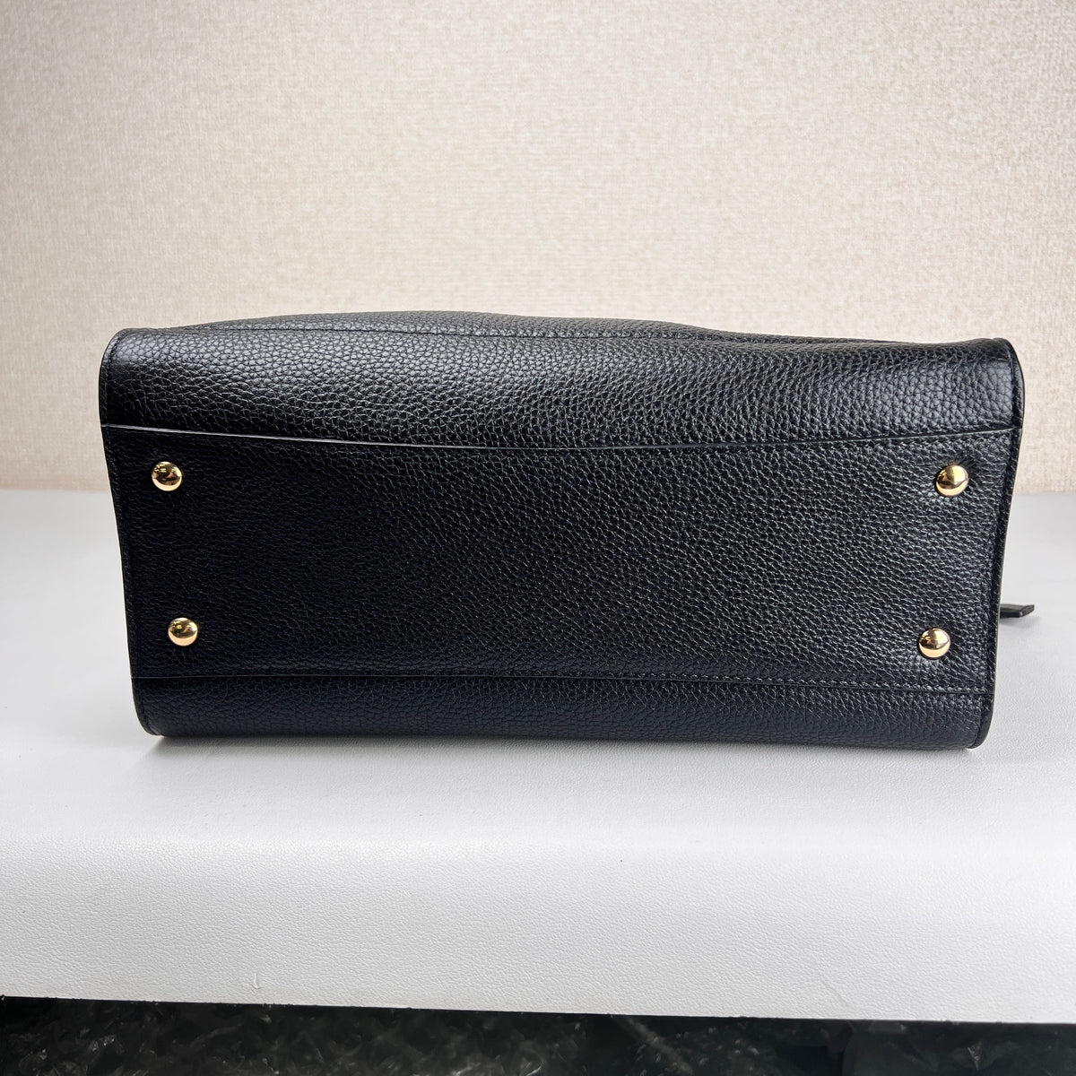 Ferragamo Black Tote Bags A-17802