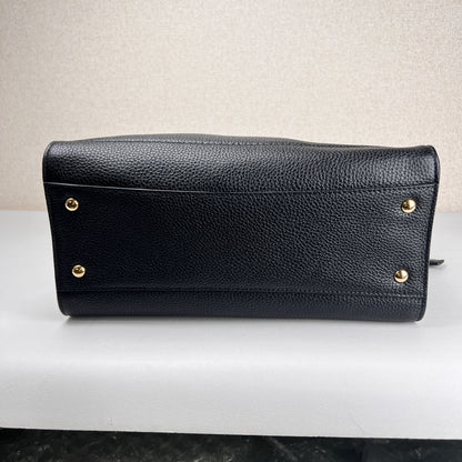 Ferragamo Black Tote Bags A-17802