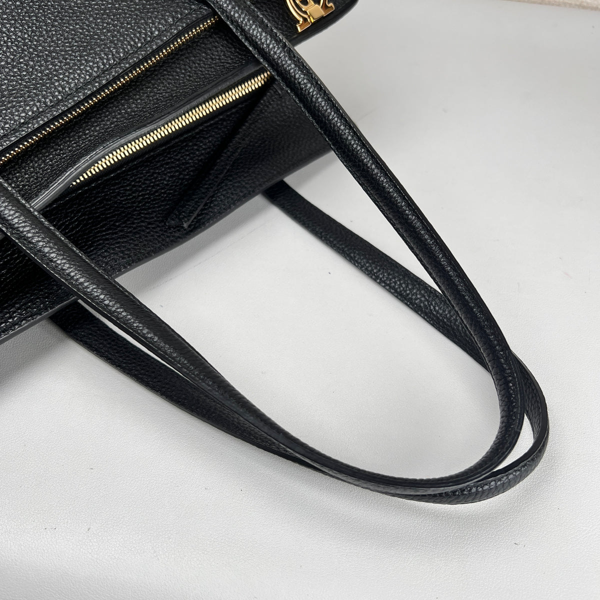 Ferragamo Black Tote Bags A-17802