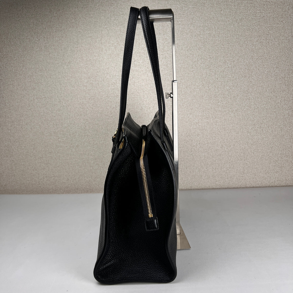Ferragamo Black Tote Bags A-17802