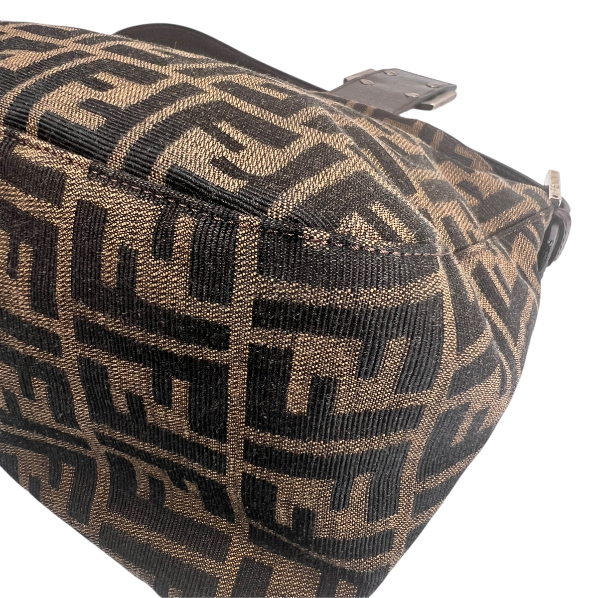 Fendi Brown Shoulder Bags A-17804