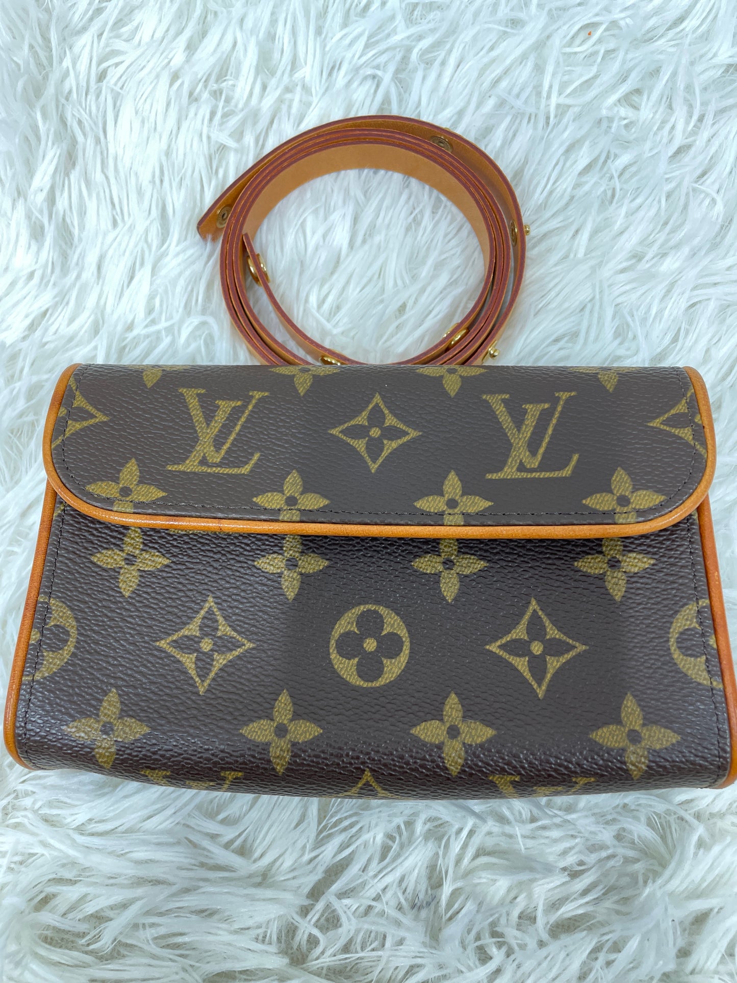 Louis Vuitton Brown Shoulder Bags A-17807
