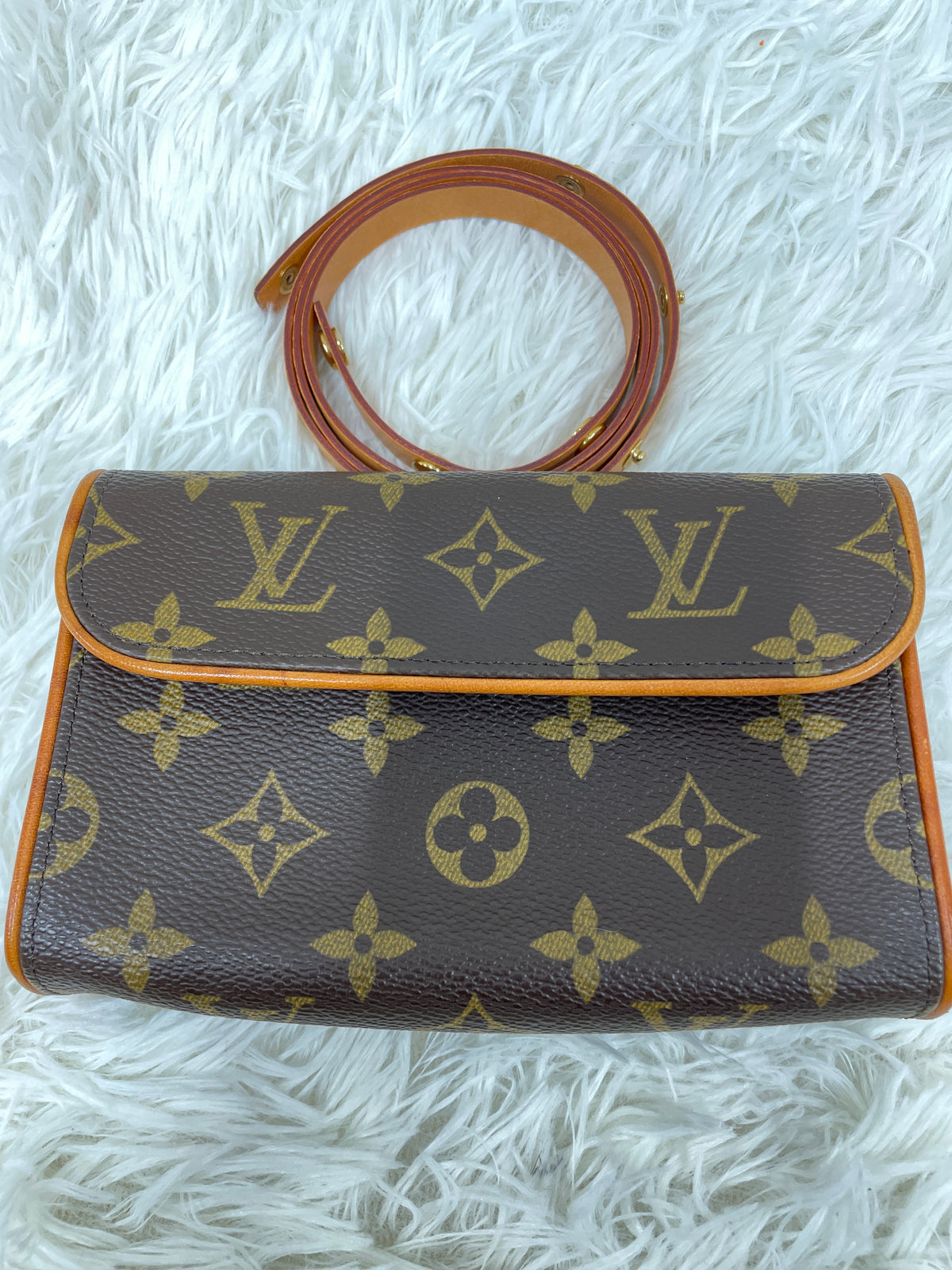 Louis Vuitton Brown Shoulder Bags A-17807