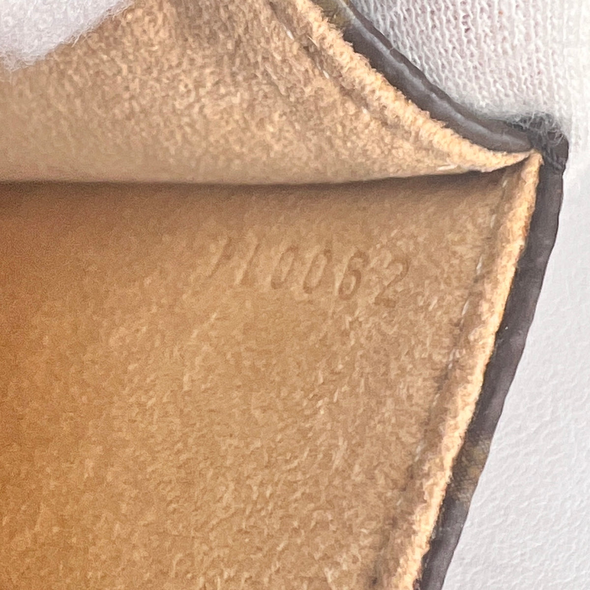 Louis Vuitton Brown Shoulder Bags A-17807