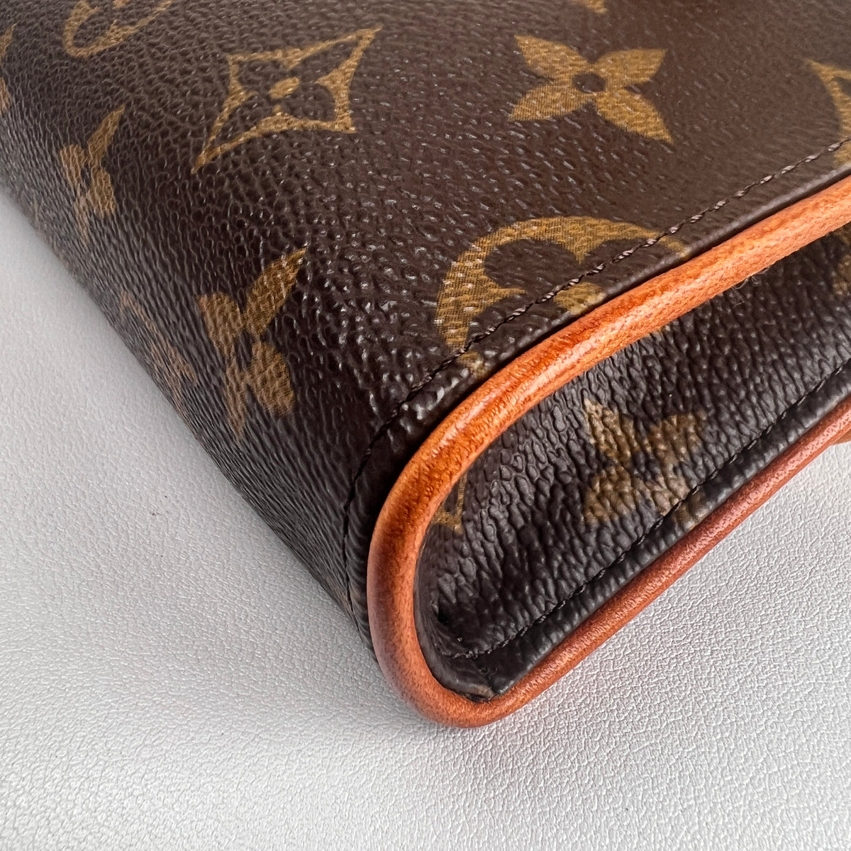 Louis Vuitton Brown Shoulder Bags A-17807