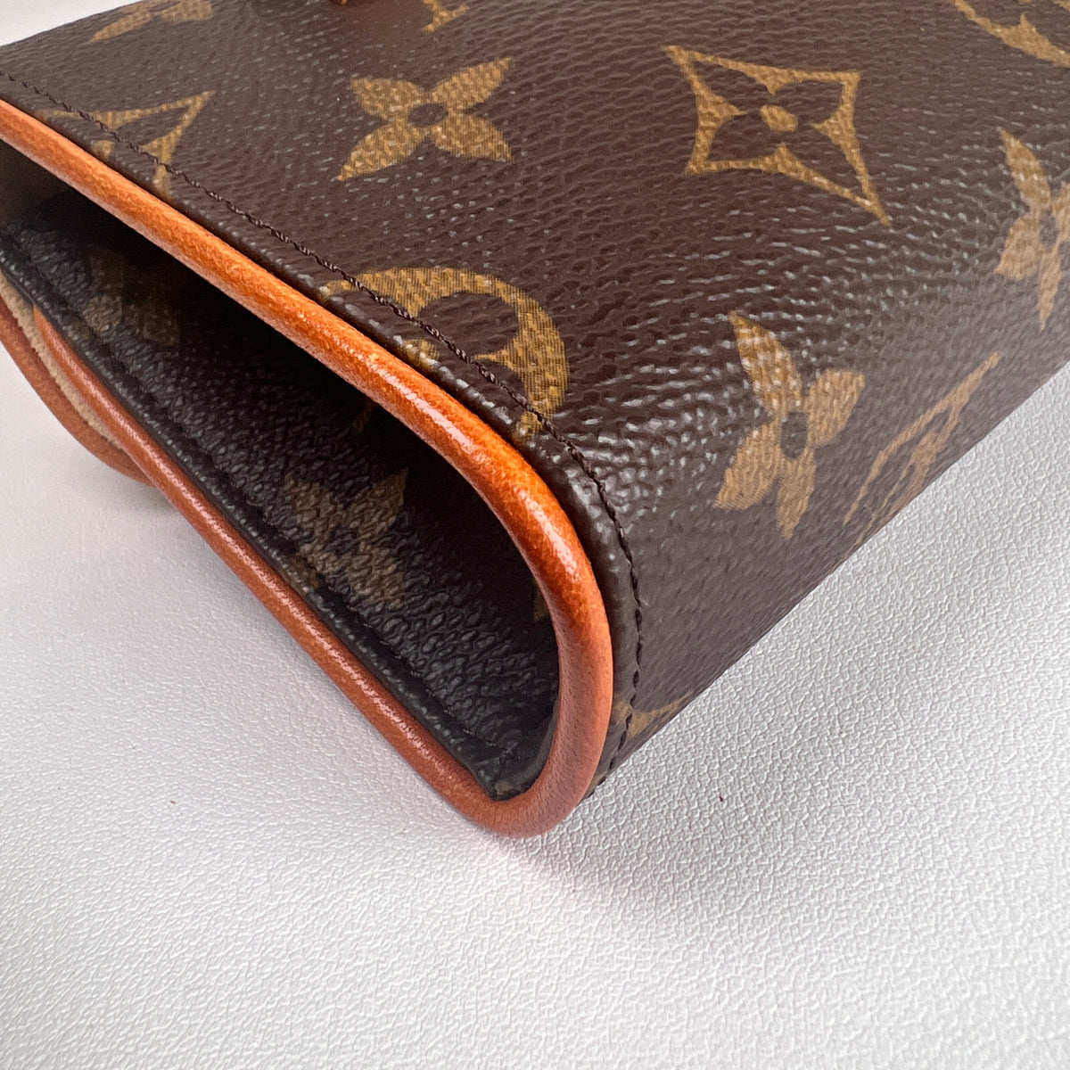 Louis Vuitton Brown Shoulder Bags A-17807