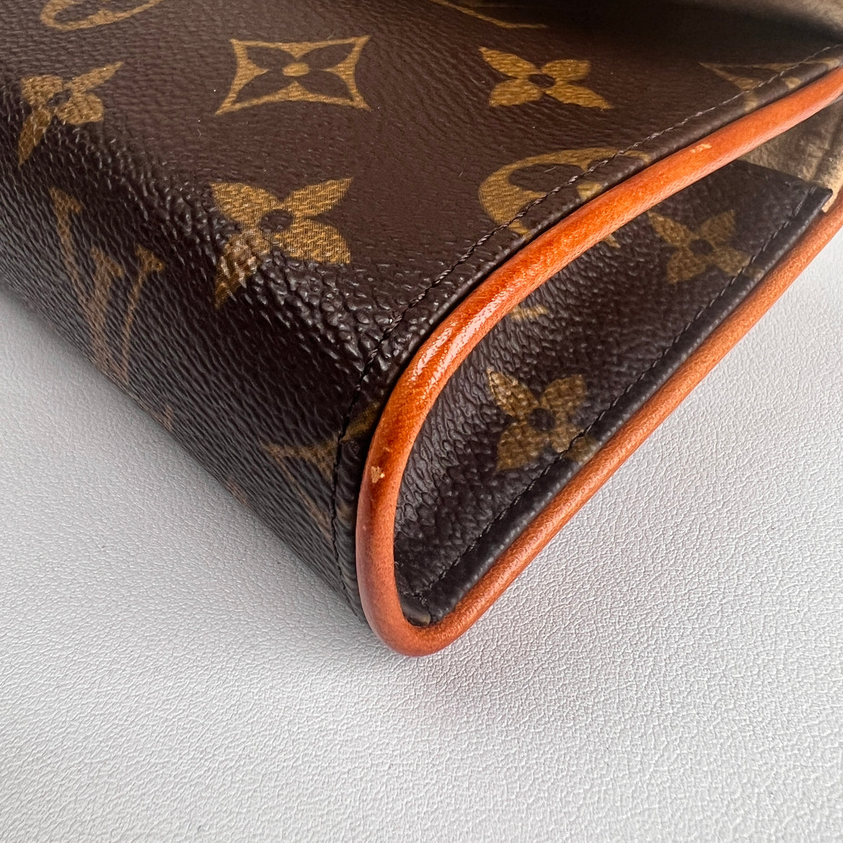 Louis Vuitton Brown Shoulder Bags A-17807