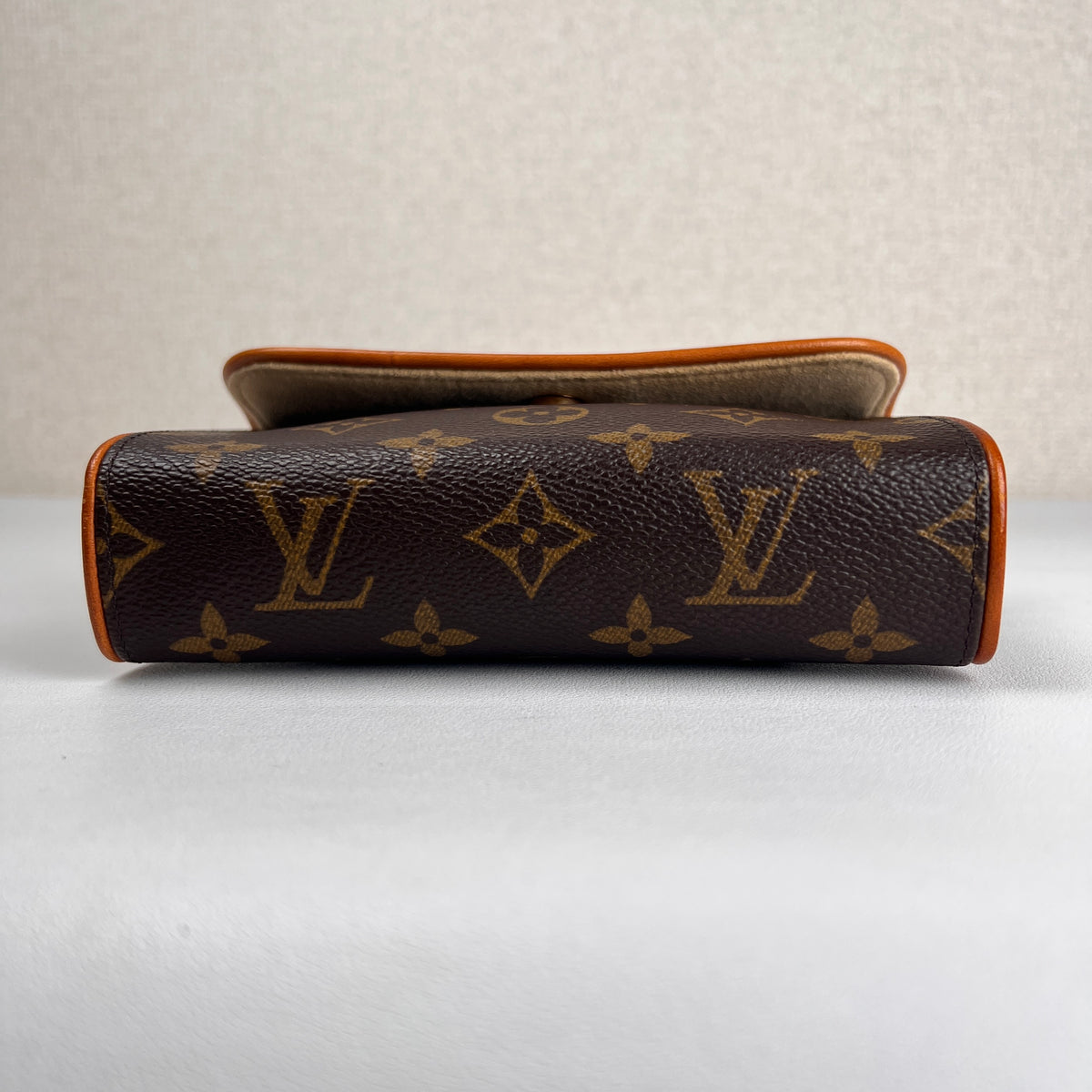 Louis Vuitton Brown Shoulder Bags A-17807