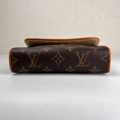 Louis Vuitton Brown Shoulder Bags A-17807