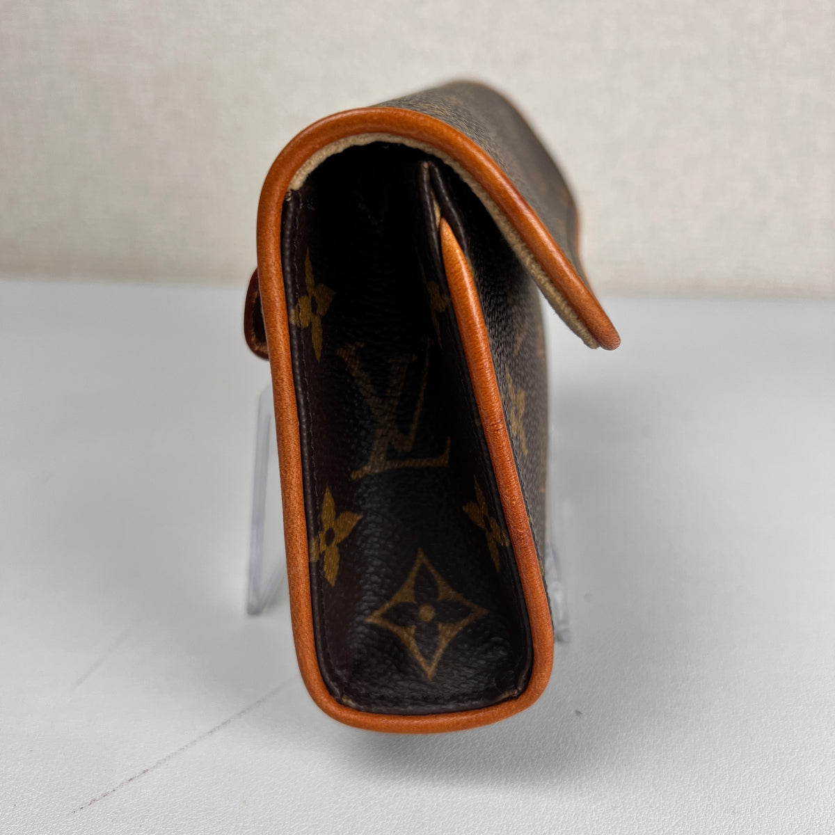 Louis Vuitton Brown Shoulder Bags A-17807