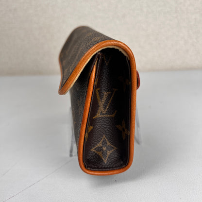 Louis Vuitton Brown Shoulder Bags A-17807