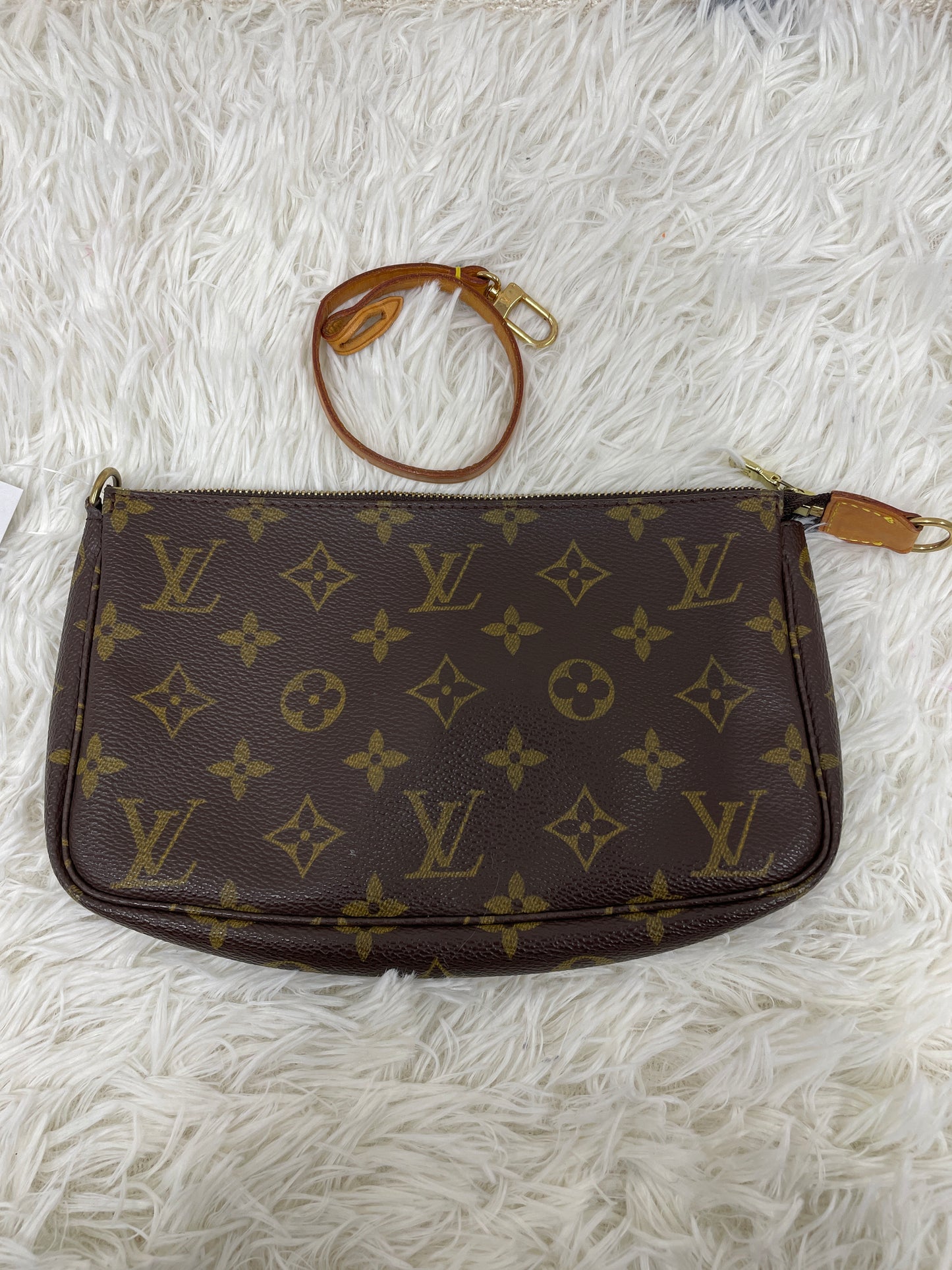 Louis Vuitton Beige Pouches A-17808