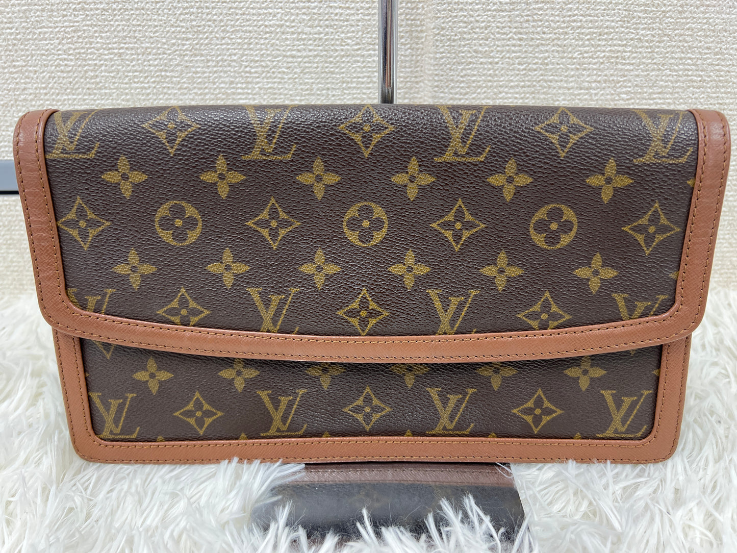 Louis Vuitton Brown Shoulder Bags A-17811