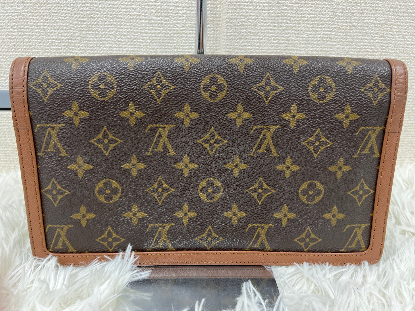 Louis Vuitton Brown Shoulder Bags A-17811
