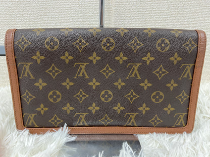Louis Vuitton Brown Shoulder Bags A-17811