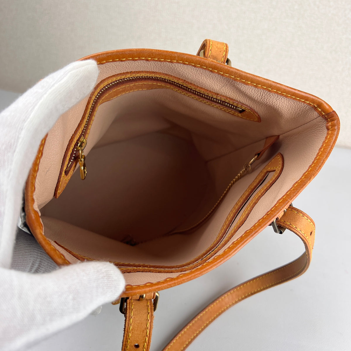 Louis Vuitton Brown Handle Bags A-17812