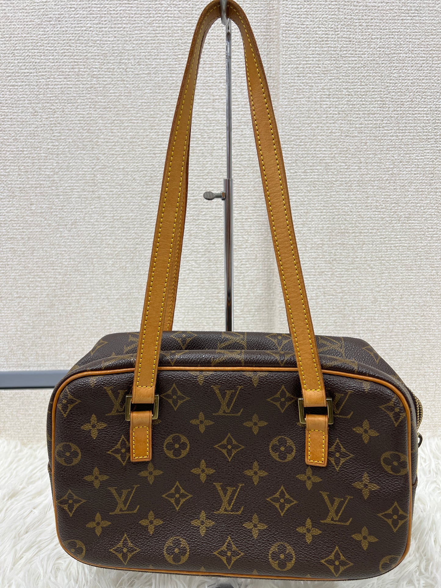 Louis Vuitton Brown Shoulder Bags A-17813