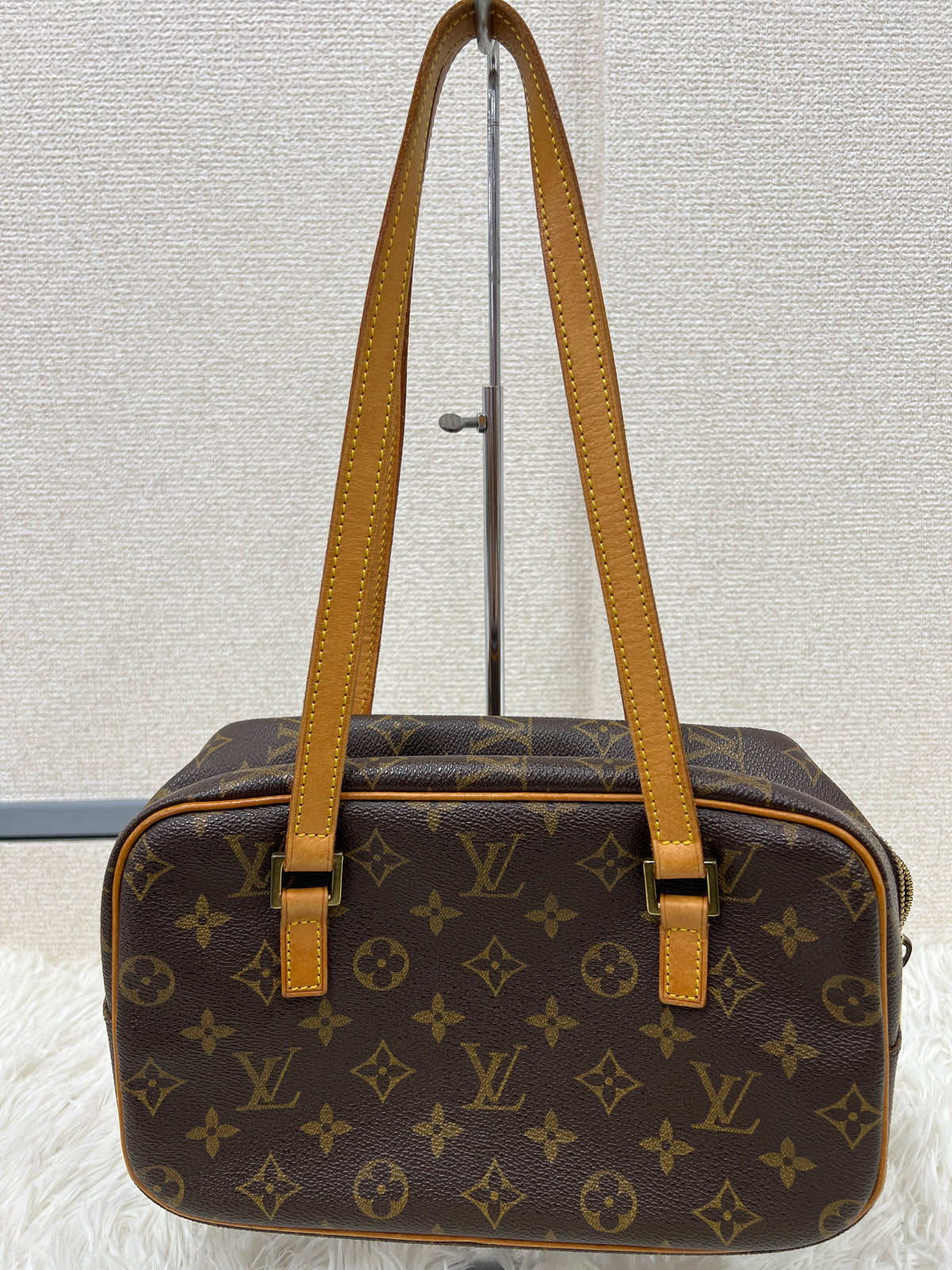 Louis Vuitton Brown Shoulder Bags A-17813