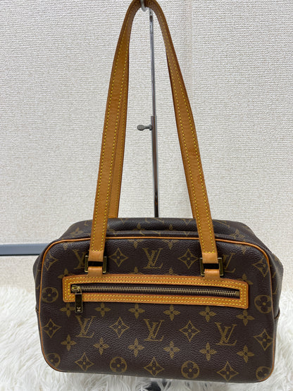 Louis Vuitton Brown Shoulder Bags A-17813