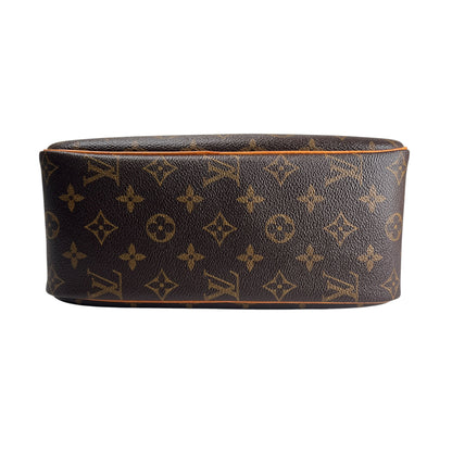 Louis Vuitton Brown Shoulder Bags A-17813