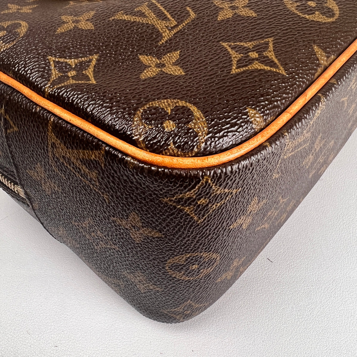 Louis Vuitton Brown Shoulder Bags A-17813