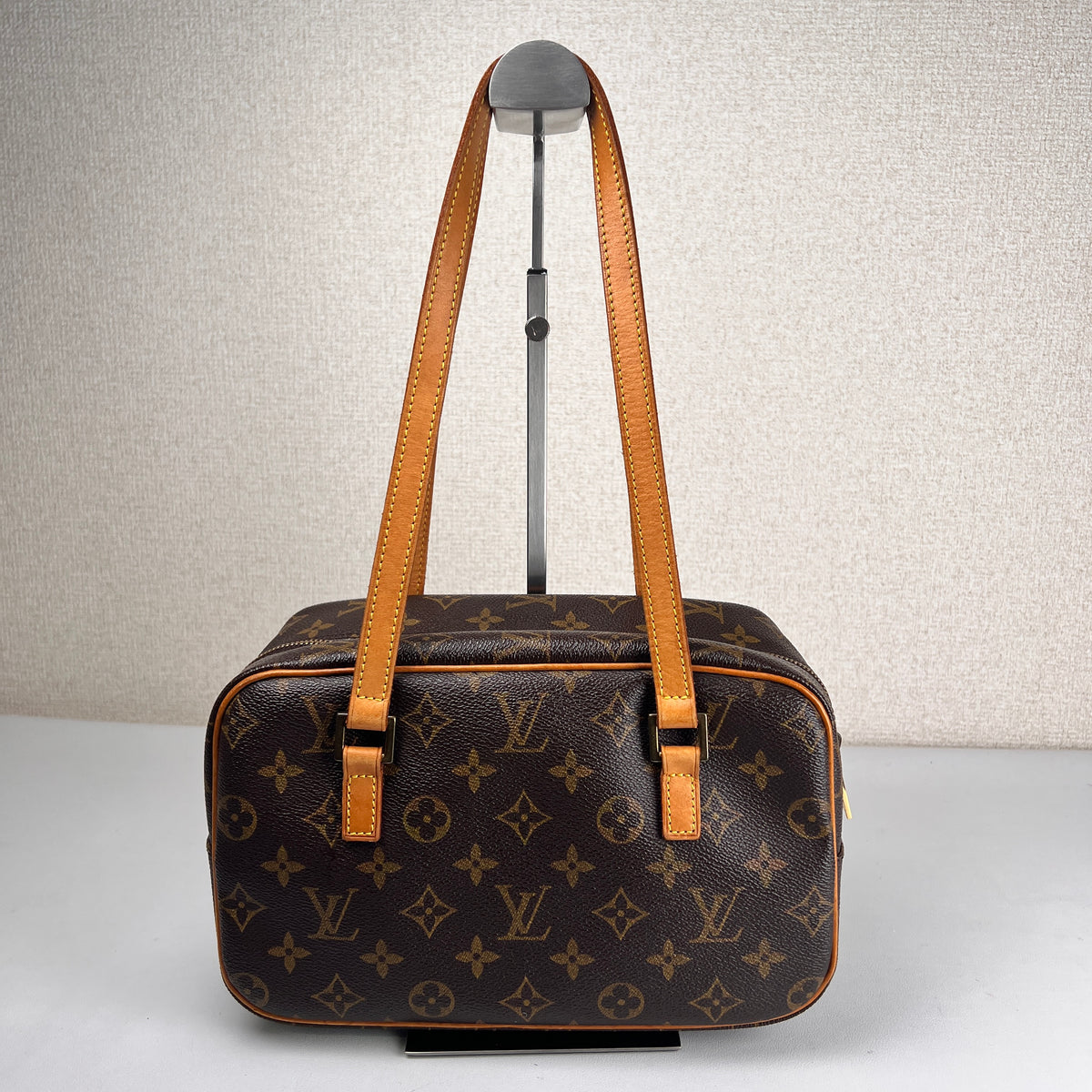 Louis Vuitton Brown Shoulder Bags A-17813
