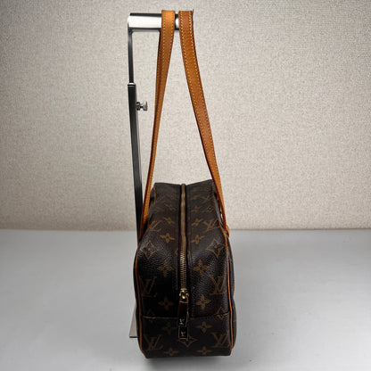 Louis Vuitton Brown Shoulder Bags A-17813