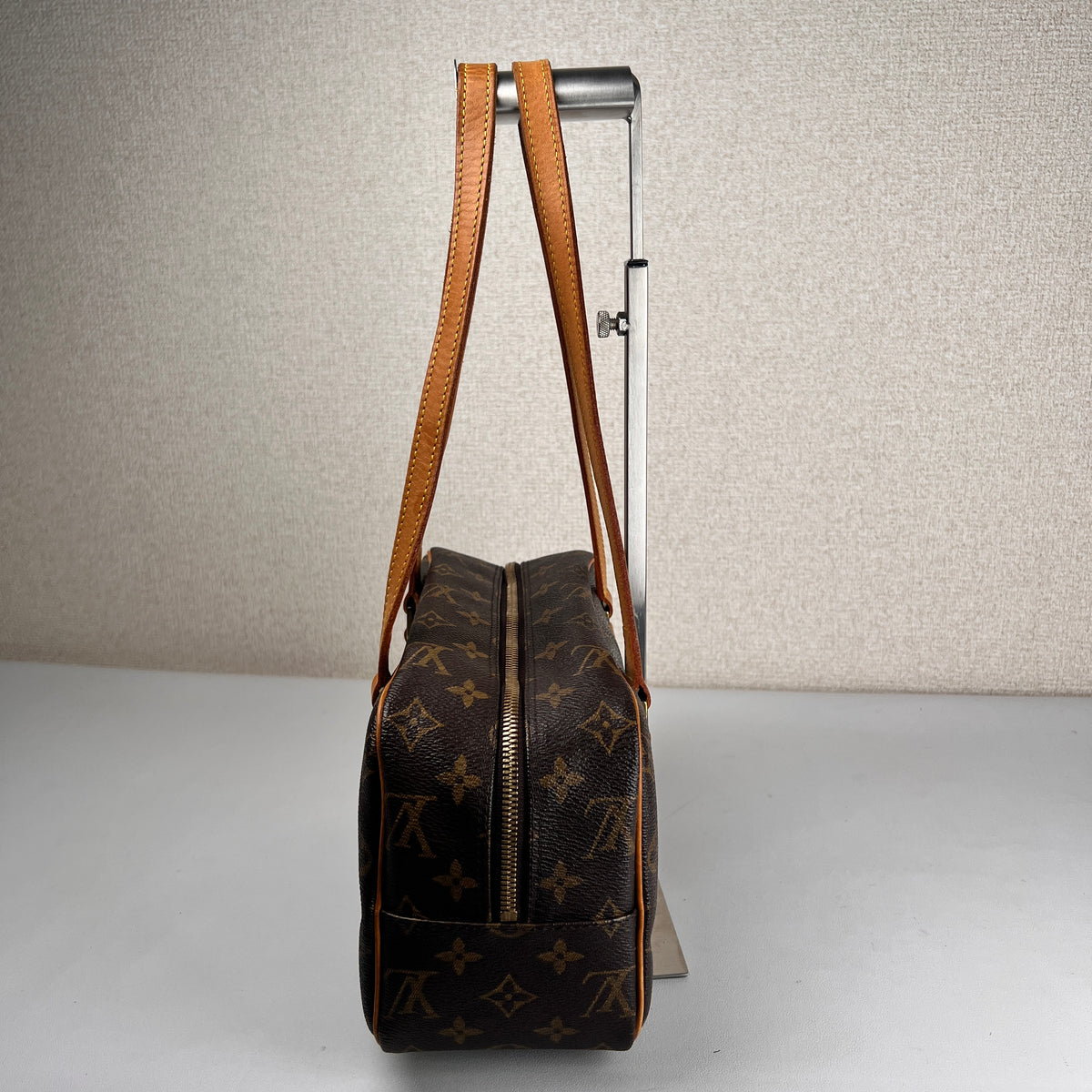Louis Vuitton Brown Shoulder Bags A-17813
