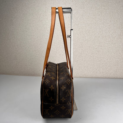 Louis Vuitton Brown Shoulder Bags A-17813