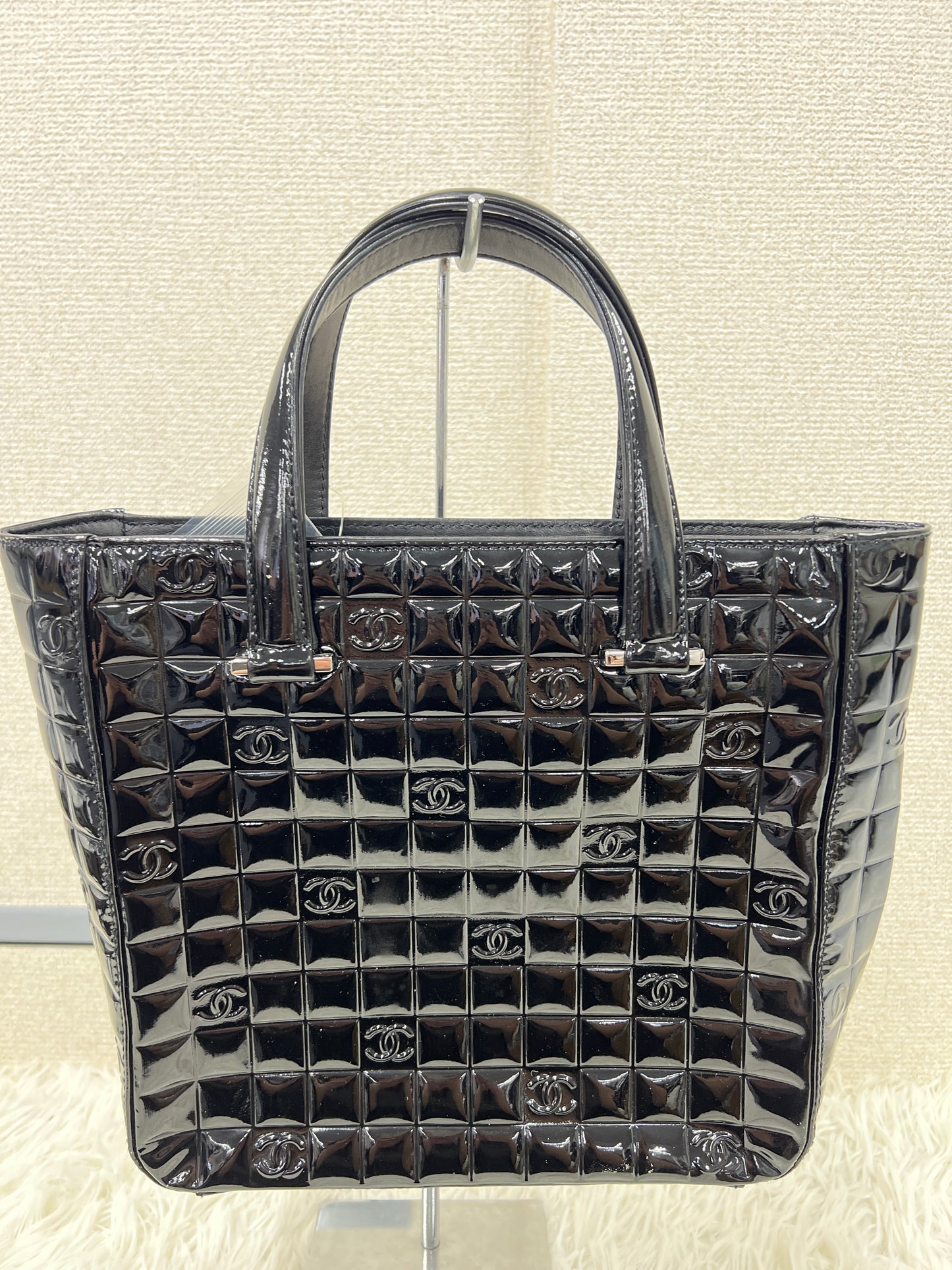 Chanel Black Tote Bags A-17817