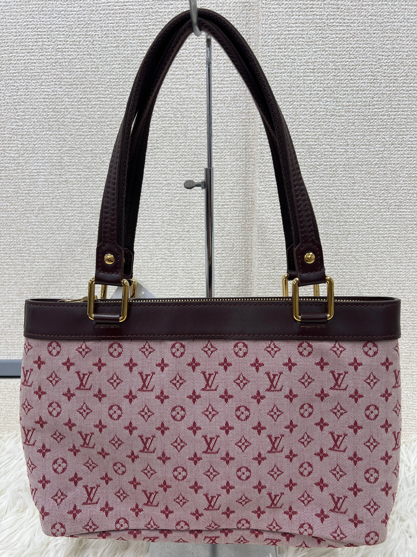 Louis Vuitton Pink Shoulder Bags A-17820