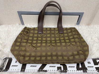 Chanel Beige Tote Bags A-17821