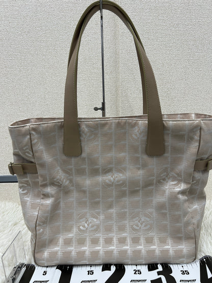Chanel Beige Tote Bags A-17824