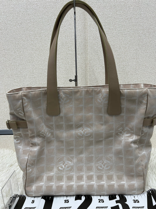 Chanel Beige Tote Bags A-17824