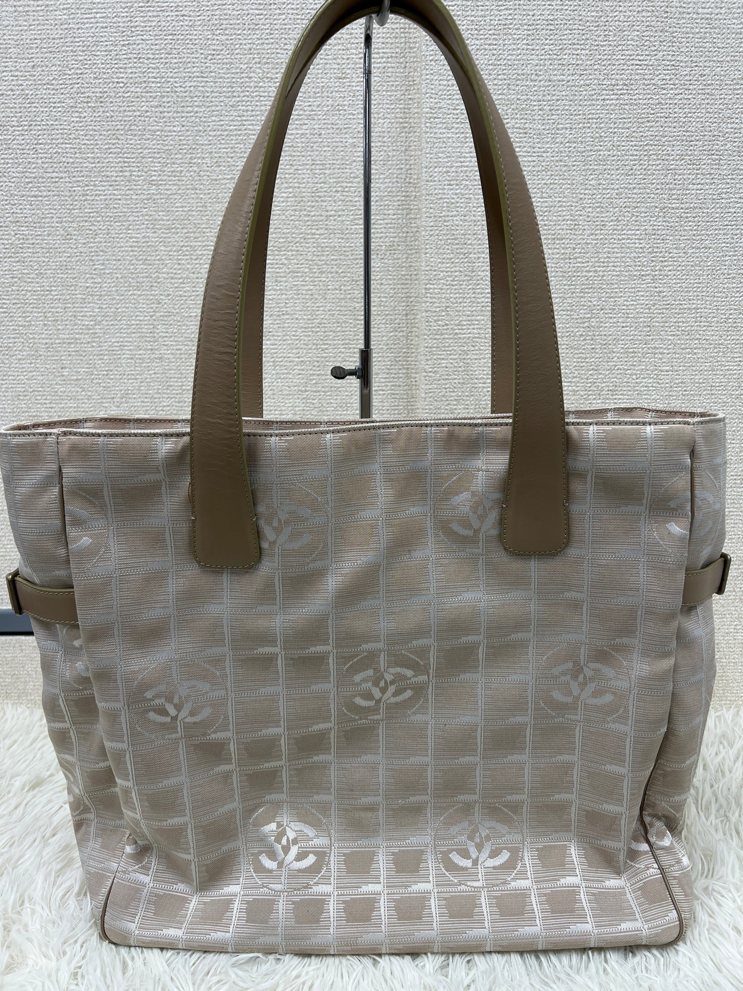 Chanel Beige Tote Bags A-17824