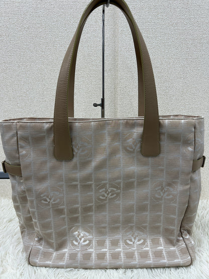 Chanel Beige Tote Bags A-17824