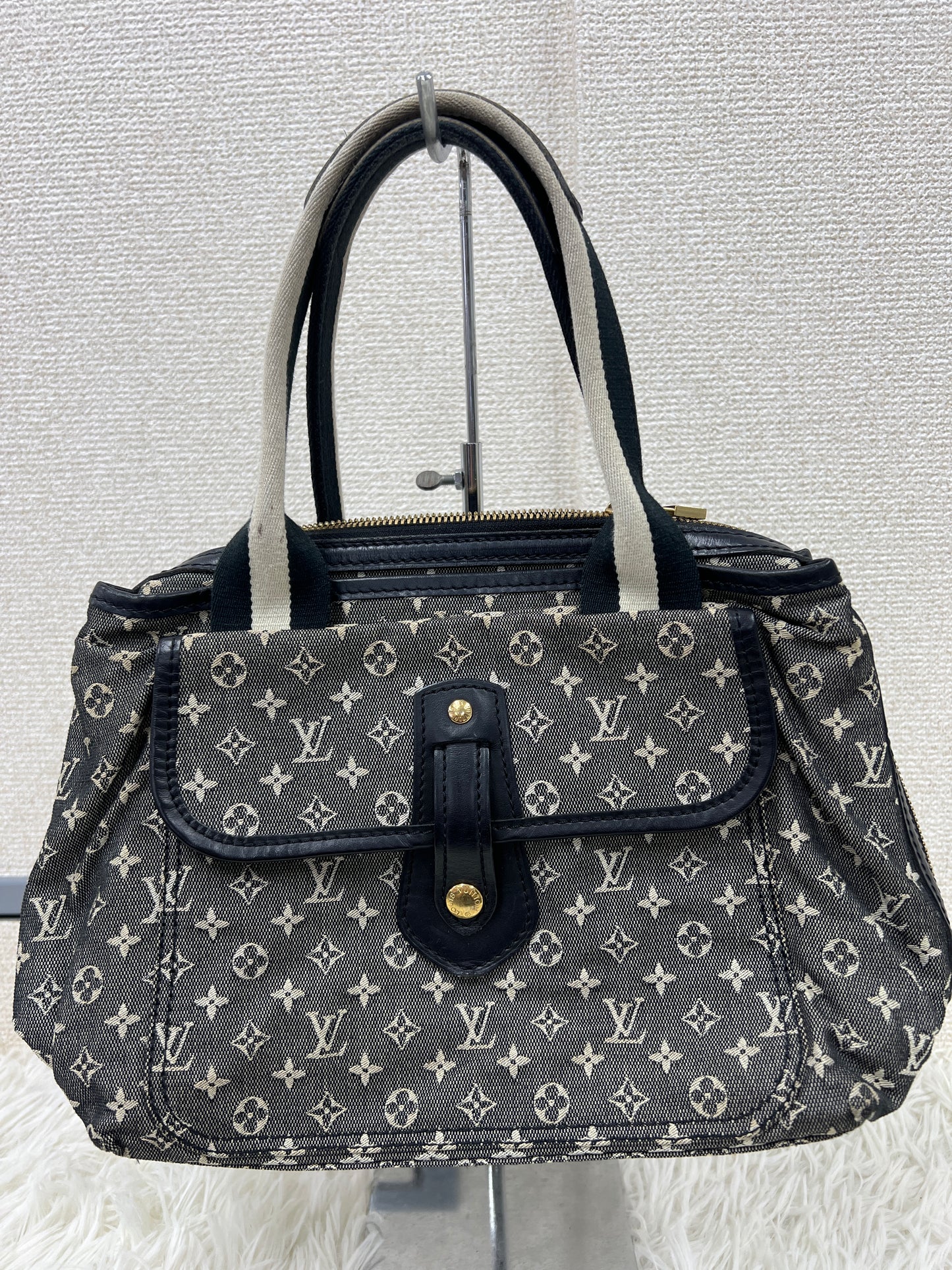 Louis Vuitton Black Handle Bags A-17825